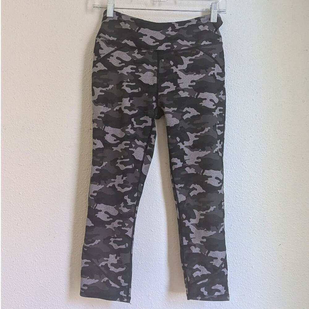 Fabletics Camo Capri Leggings | Size S